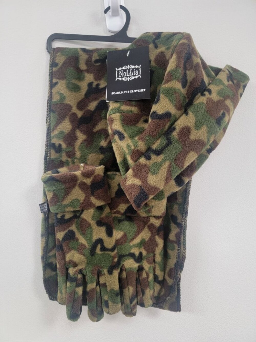 3 Piece unisex Microfleece Beanie Hat, gloves, and scarf Set Cammo